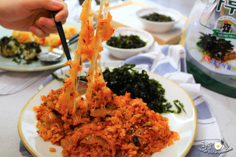 강식당 김치밥 성경김 김가루 듬뿍 올려 비오는 날 더 맛있다!