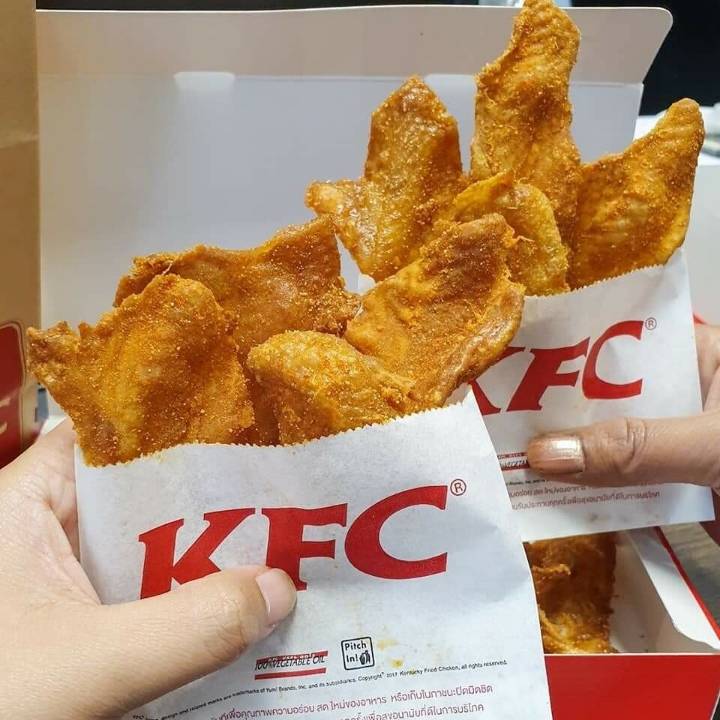 KFC  닭껍질 튀김 실사