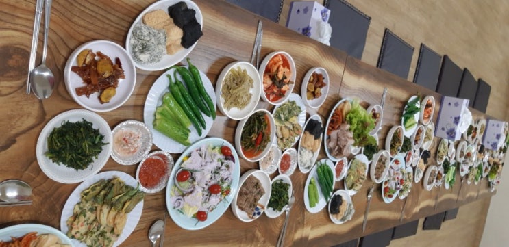  교회에서 먹는 맛있는  시골밥상 입니다.