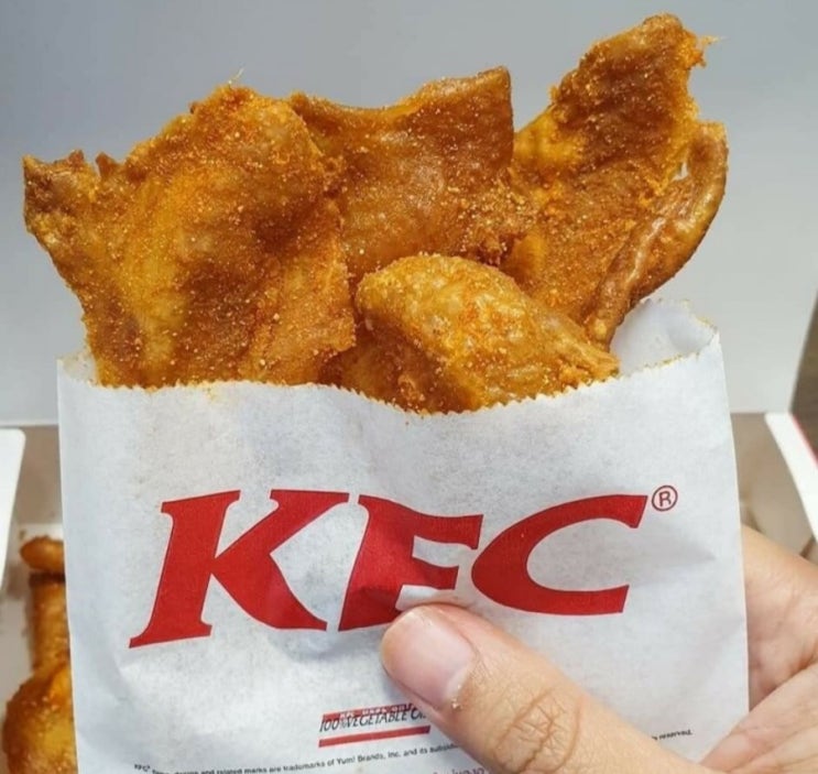 KFC 닭껍질 튀김. 신메뉴 판매.