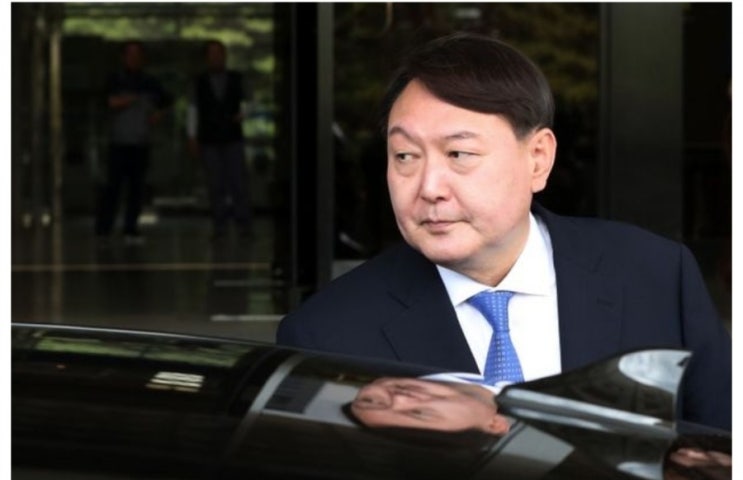  윤석열 서울중앙지검장이 문무일 검찰총장 후임으로 후보로 지명됐다. (연관) 부인 재산 결혼 차기 황영철 봉욱 김오수 이금로