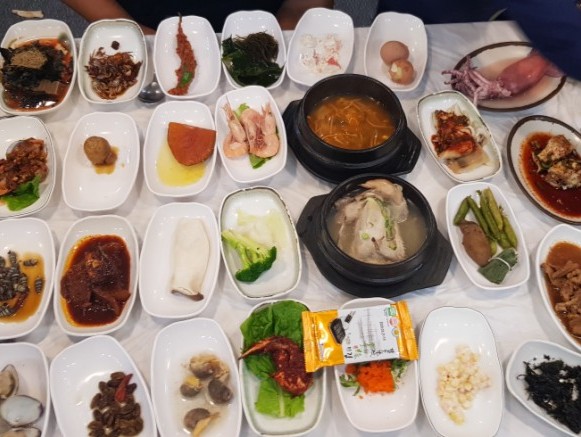  전주 막걸리 골목 기본찬만이 어마무시한 《두여인 생 막걸리》