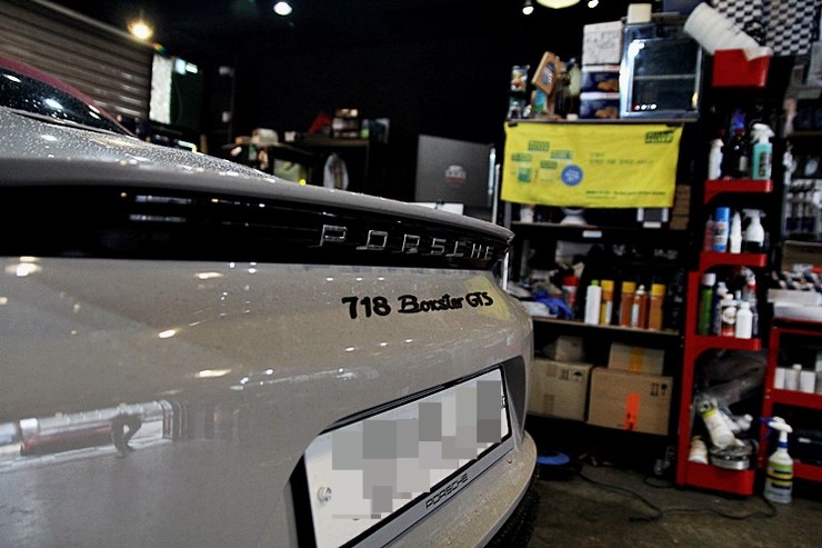 포르쉐 신형 718 GTS 박스터 출고후 첫 엔진오일교환 모빌원 전문점 -카프레소-
