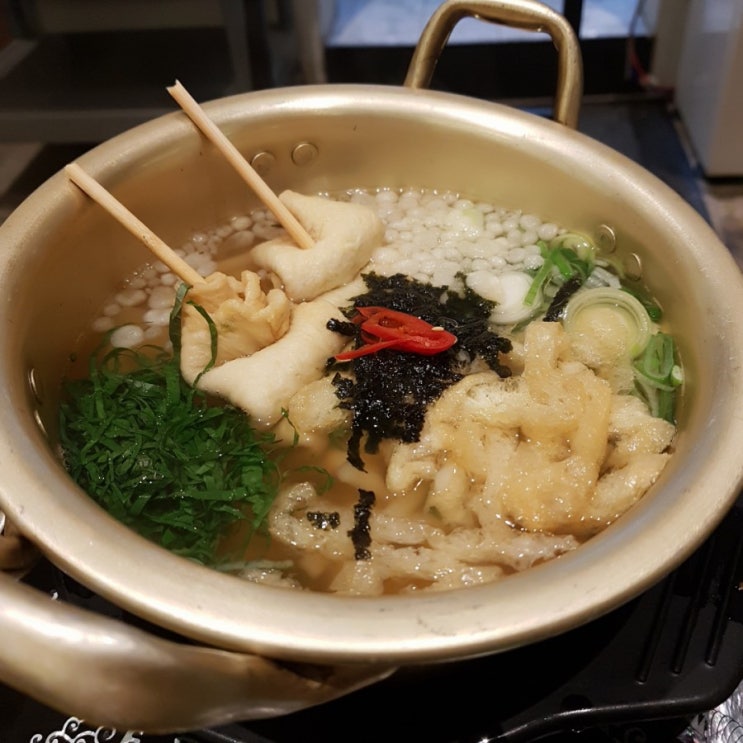  교대역 만두맛집 창화당, 복고풍의 식당에서 즐기는 한식 분식요리~
