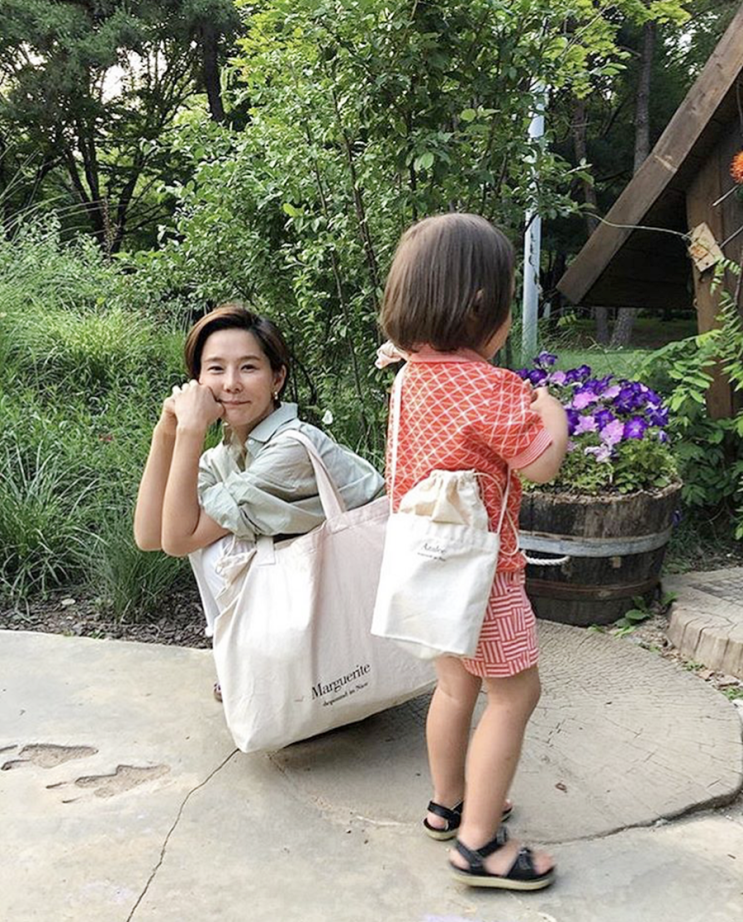  김나영 최신우 에코백 모자끼리 트윈으로 들면 졸귀다