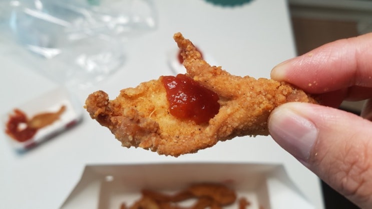  KFC 닭껍질 튀김 줄서서 맛보고 즐겼습니다 의지의 한국인 에어 프라이어 활용 재가열 맛 솔직 후기