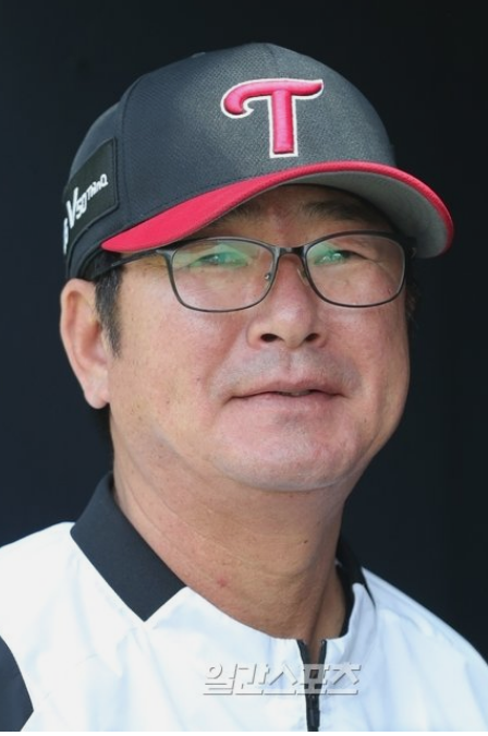  류중일 감독과 신인 구본혁 갑경축 목음체질