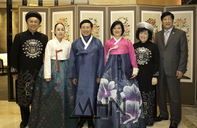  울산 함은정 한복연구가, 베트남 부총리 부부에 한복 기증