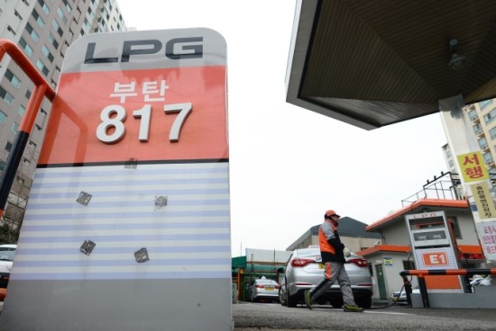유럽·미국 다 되는데...한국에선 안되는 LPG 셀프 충전 유럽·미국 다 되는데...한국에선 안되는 LPG 셀프 충전