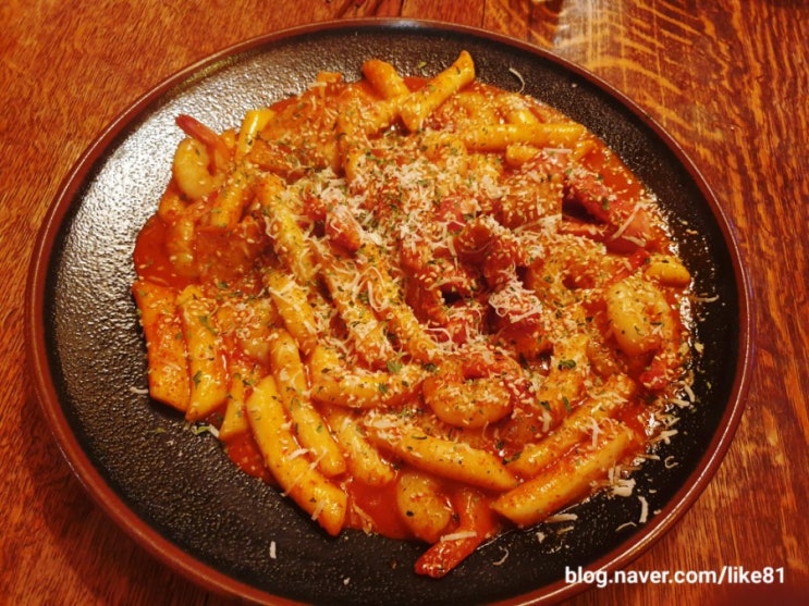  이태원바에서 맛있는 떡볶이와 파스타[밀포드사운드]