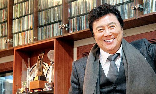  남진 나이 아버지 전부인 윤복희 재혼 나훈아