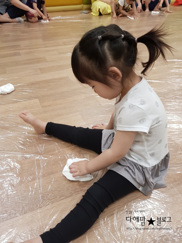  이마트 문화센터 여름학기 와글와글 퍼포먼스 미술 시작했어요 :D