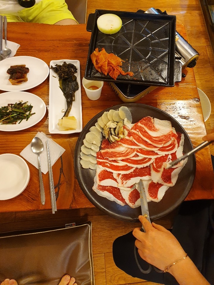  [신사역 맛집] 이영자가 추천하는 신사역 차돌삼합 '진대감'()