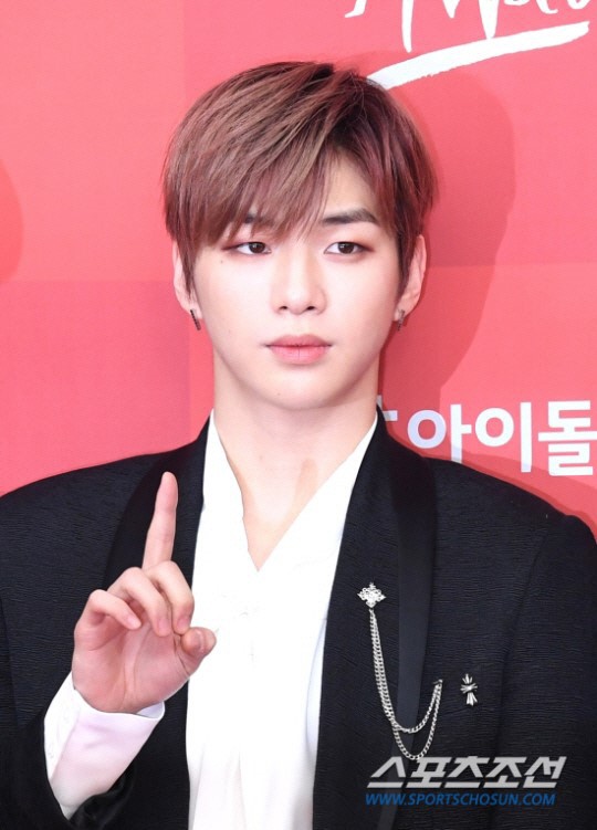 [종합]'컴백 초읽기' 강다니엘, 1인 기획사 설립→유통사 미팅…"설모씨는 관련無" 