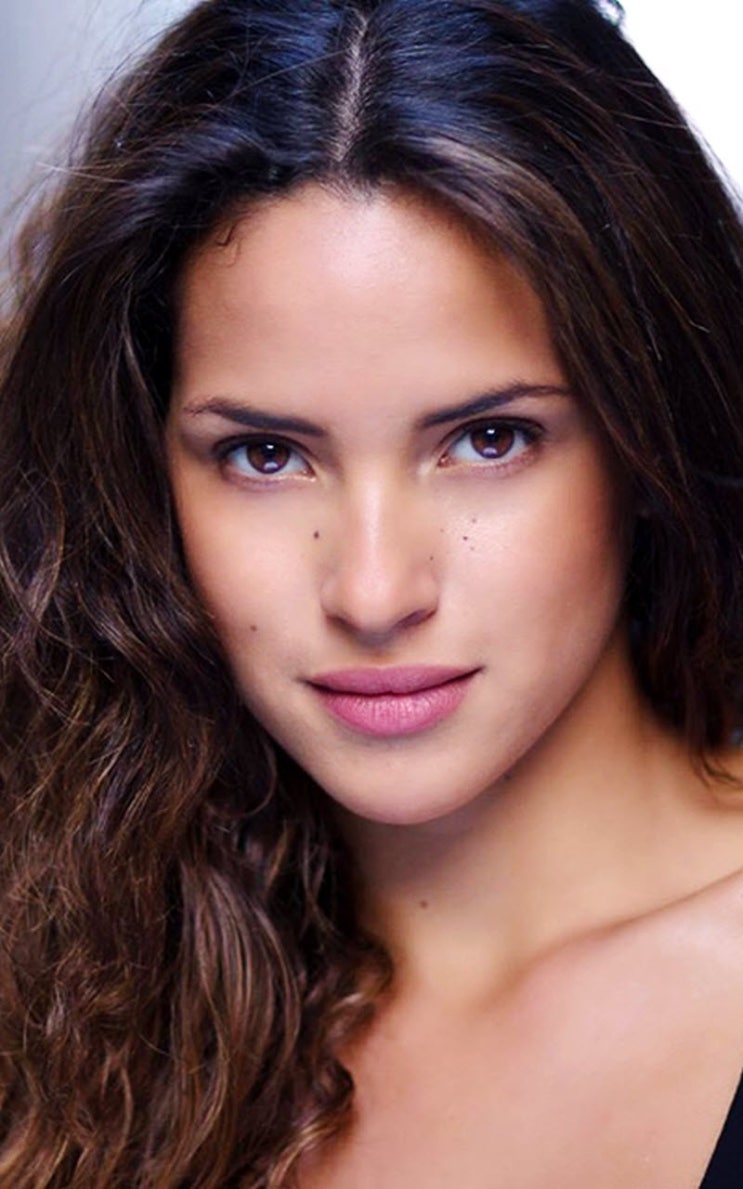  아드리아 아르조나 Adria Arjona 