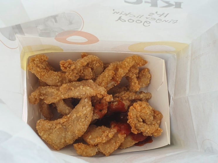  'kfc' 닭껍질 튀김 6개 지점에서만 판매한다 못박았지만,소비자 확대 요청이 많아 확대할 가능성↑