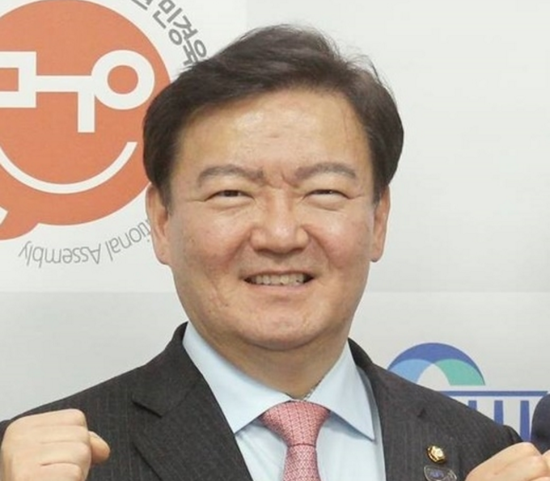  민경욱 직격 "북한에게 주는 쌀, 조폭에게 바치는 상납금"   