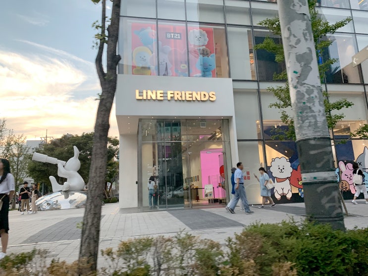  홍대 핫플레이스 라인프렌즈 L7 플래그쉽 스토어, BT21 구경하기