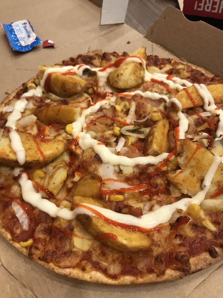 필리핀 도미노 피자에서 공짜로 피자 한 판 더!