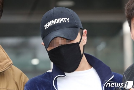 승리 친구 이문호, 첫 공판서 울먹…“父 말기암, 부양 필요” 보석 신청 승리 친구 이문호, 첫 공판서 울먹…“父 말기암, 부양 필요” 보석 신청