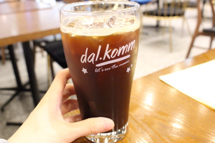  달콤커피메뉴 보고 아메리카노도 마시고!