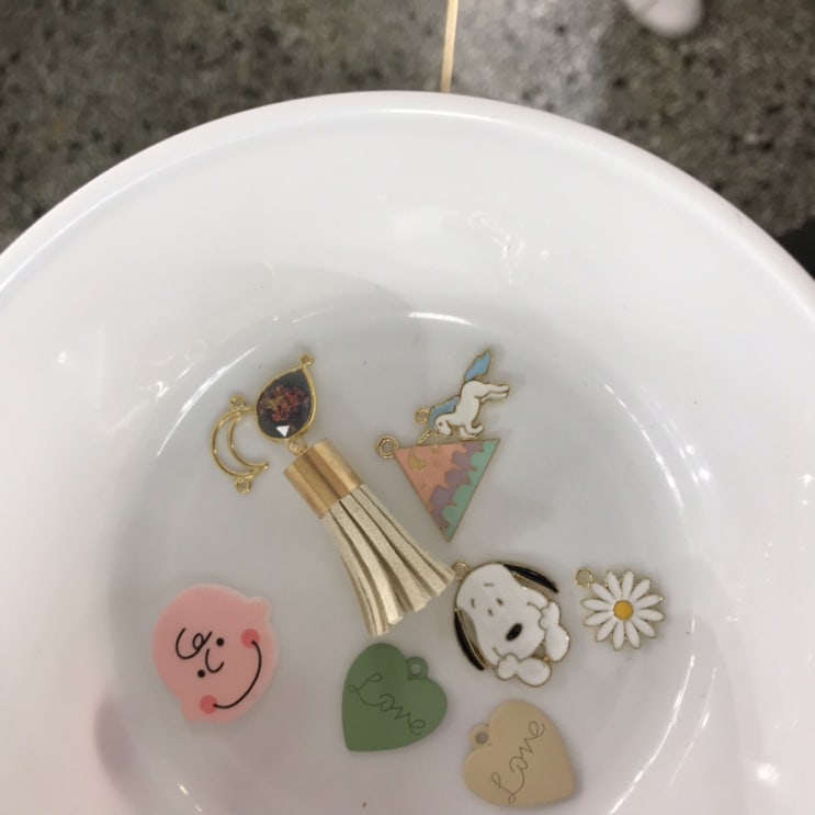  KT샵에서 에어팟2 구매하기 & 동대문 부자재시장에서 에어팟 키링 재료 엄선하기