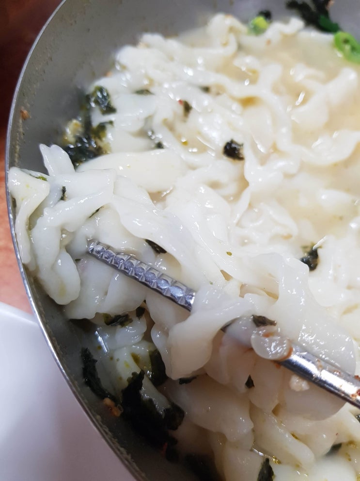할머니가 만들어 준 그리운 맛 : 30년 전통의 문산 밀밭식당