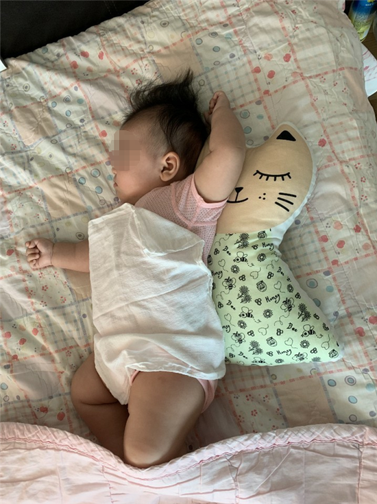  아기옆 고양이인형 바디필로우 넘 귀엽지 않아요?^^
