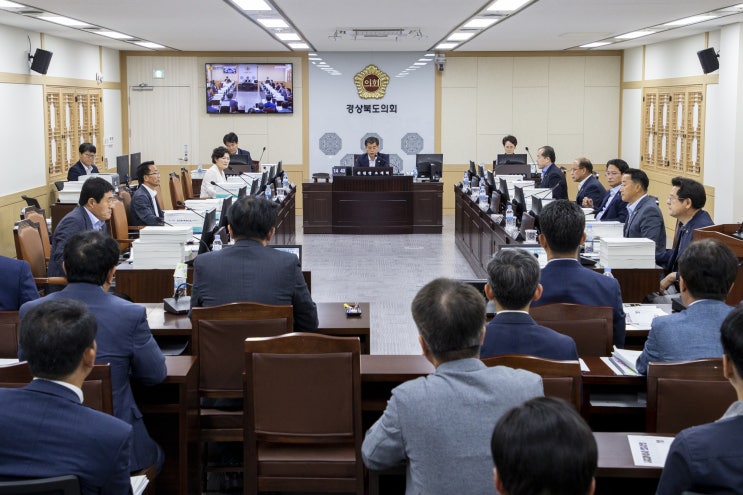  경북도의회 예산결산특별위원회 2018회계연도 결산심사 마무리 이철우지사 장경식도의장 송민서아나운서원용길기자