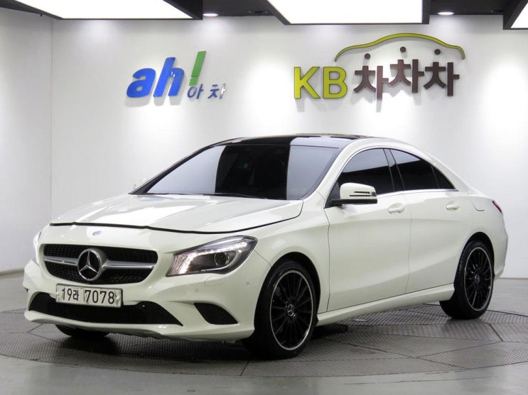 벤츠 CLACLASS CLA200 D / 2014년식 / 102,851km / 오토 / 디젤 / 462765463