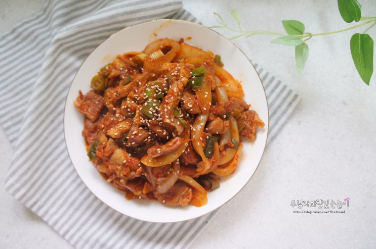  돼지고기 두루치기 고추장없이 만들었어요