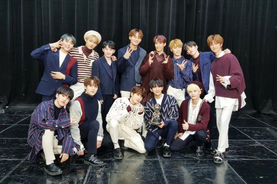  세븐틴,비행기 지각 탑승 논란 해명 "서류 문제"