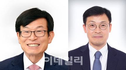 文대통령, 靑경제라인 교체 단행…정책실장 김상조·경제수석 이호승 文대통령, 靑경제라인 교체 단행…정책실장 김상조·경제수석 이호승