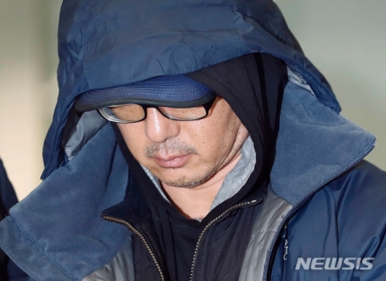 '21년 해외도피' 한보 정한근 송환…바로 檢압송 '21년 해외도피' 한보 정한근 송환…바로 檢압송