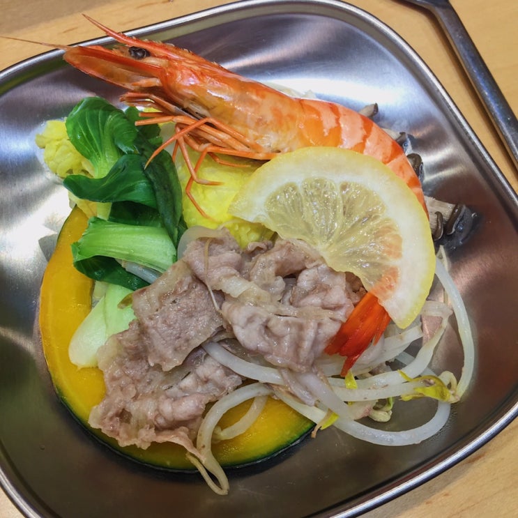  [울산 삼산 무국식탁] 일품 우삼겹이 들어간 건강하고 푸짐한 무국식탁 편백나무찜!!