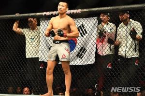  [이슈종합] ‘코리안좀비’ 정찬성, 헤나토 모이카노와 오늘 맞대결…‘7개월 만의 UFC 복귀전’