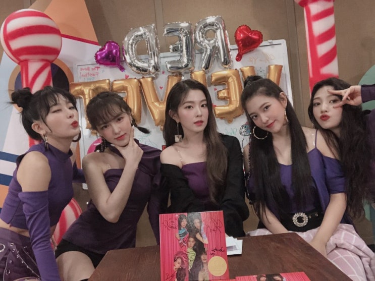 190623 SBS KPOP PLAY 트위터 레드벨벳(아이린,슬기,웬디,조이,예리) 출첵 LIVE 단체사진 2P