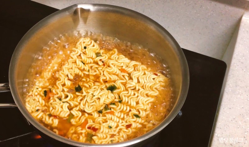 라면 맛있게 끓이는 법(분식집, 김밥천국, Pc방 라면 레시피)+동영상 : 네이버 블로그