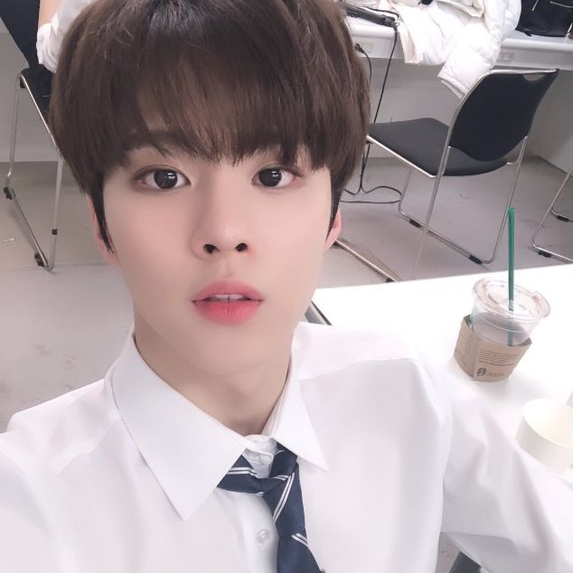  프로듀서101 김우석, 업텐션 우신안경 제주도카린 블라썸C5 착용사진 보기!!