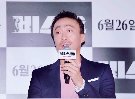  이선균전혜진 아들이 이성민을 싫어하게 된 사연은? 영화 비스트 기자회견장에 참석한 배우 이성민 [별한컷]