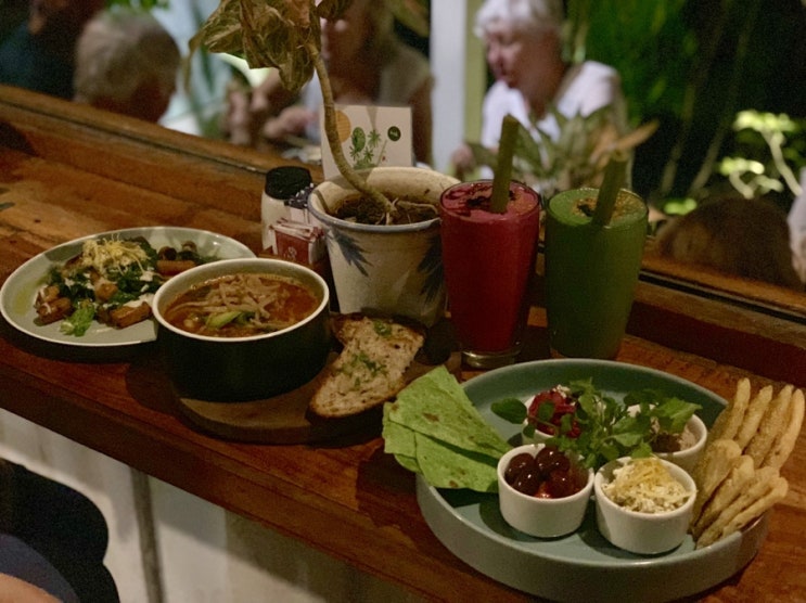  더 쉐디쉑 [The Shady Shack]의 낮과 밤_배틀넛 카페[Betelnut Cafe]_발리 채식 카페 및 브런치 카페 맛집 격파 @.@ +