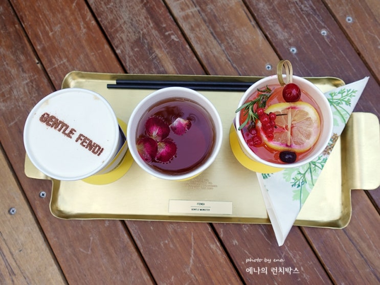  가로수길 카페 젠틀몬스터펜디 카페 (젠틀펜디) 핫해요