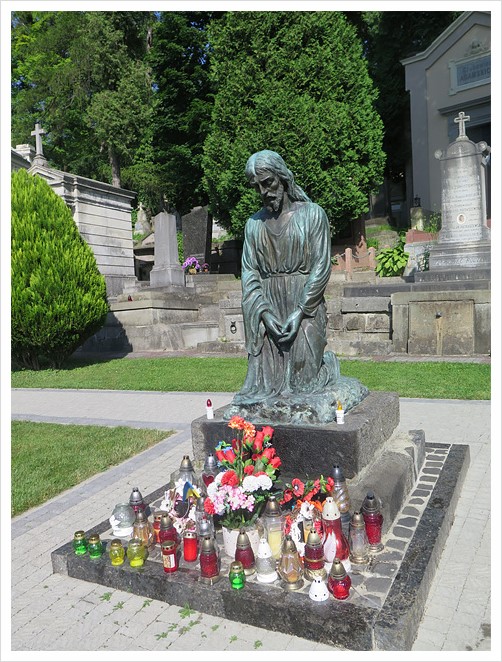 Lviv Lychakiv Cemetery – 공동묘지인데도 한적하지 않다