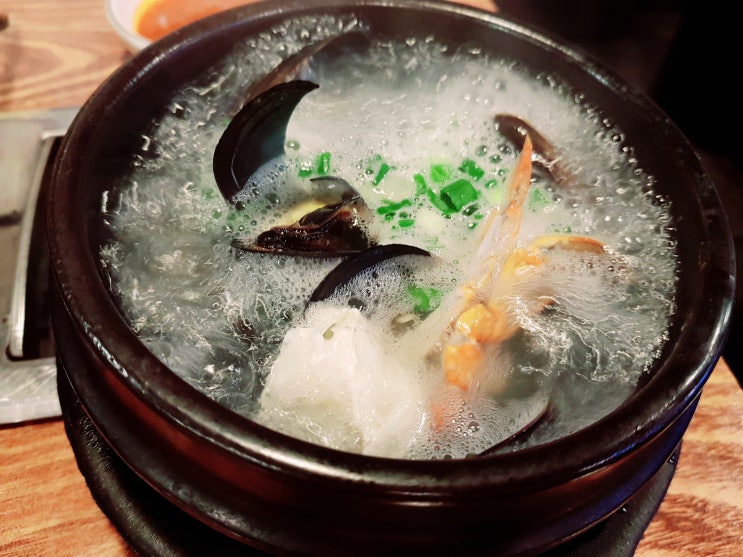  천호동 앗싸 곱창 막창에서 곱창을 곱창으로 채웠어요.