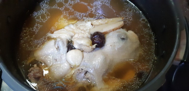  구기자 닭백숙 담백한맛이 일품 입니다.