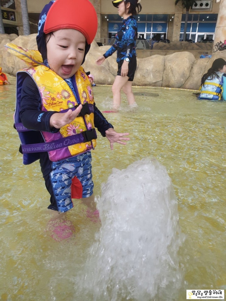  클로즈 올인원 유아래쉬가드 입고 블루원 워터파크 다녀왔어요 :)