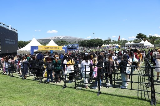 방탄소년단(BTS), 서울 글로벌 팬미팅 대성황… 25만 아미들과 특별한 추억 방탄소년단(BTS), 서울 글로벌 팬미팅 대성황… 25만 아미들과 특별한 추억