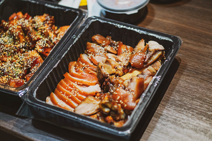  가성비 끝판왕! 하륜일만족발 정왕동점. 바베큐족발. 매콤불족발. 비빔막국수