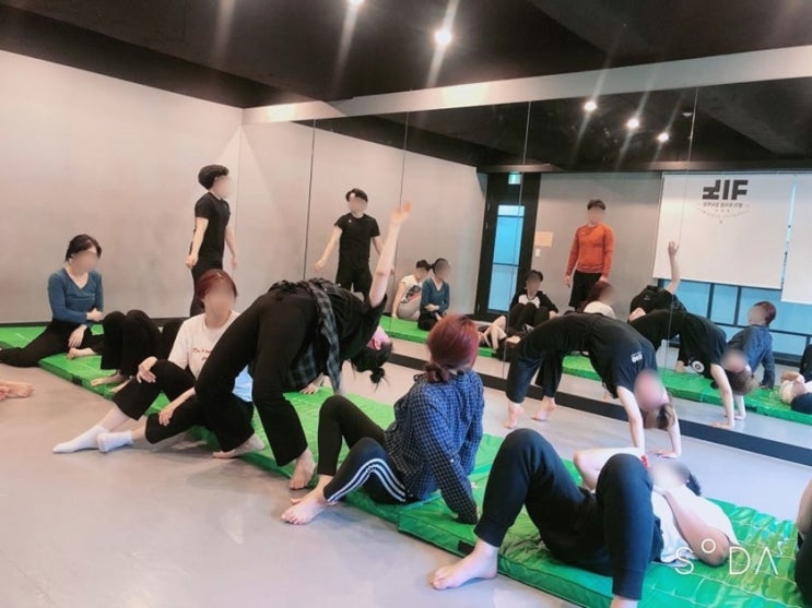  사당역 연기학원 뮤지컬학원 키노 매주 금요일 특강(아크로바틱 수업)