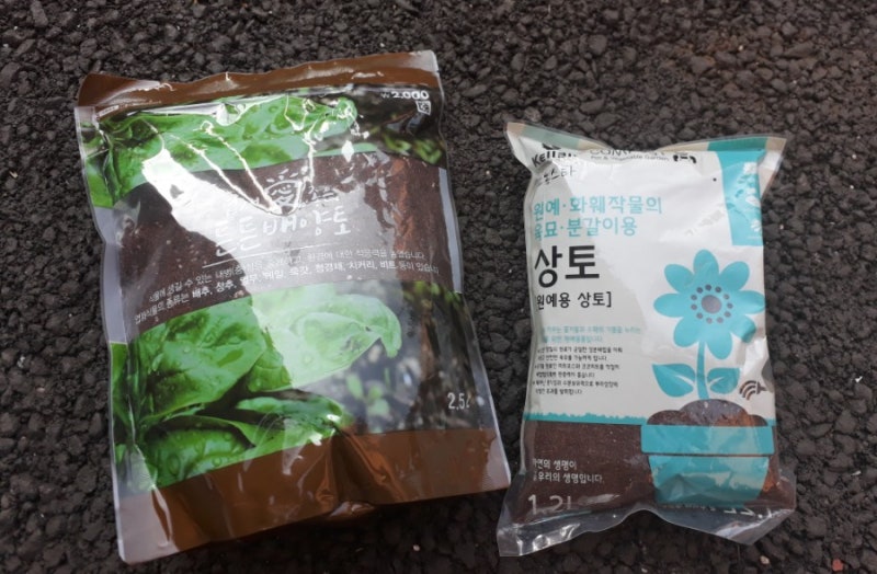 다이소 코코피트로 저희 달팽이하우스 청소햇어요~